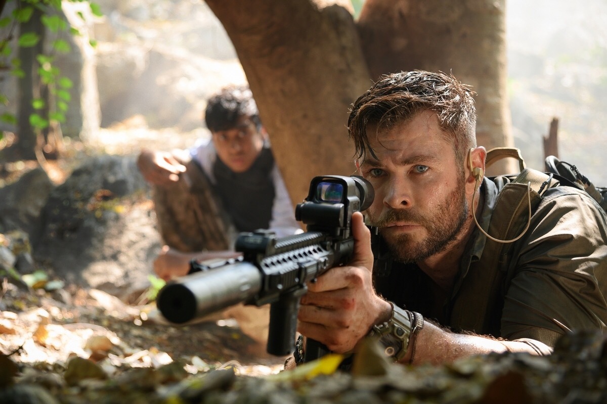 chris hemsworth airsoft