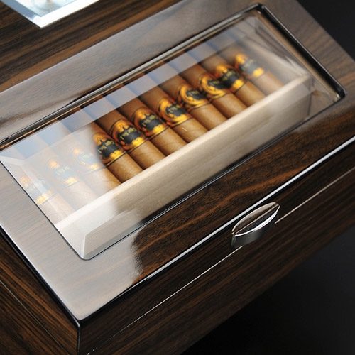 Piano walnoot humidor